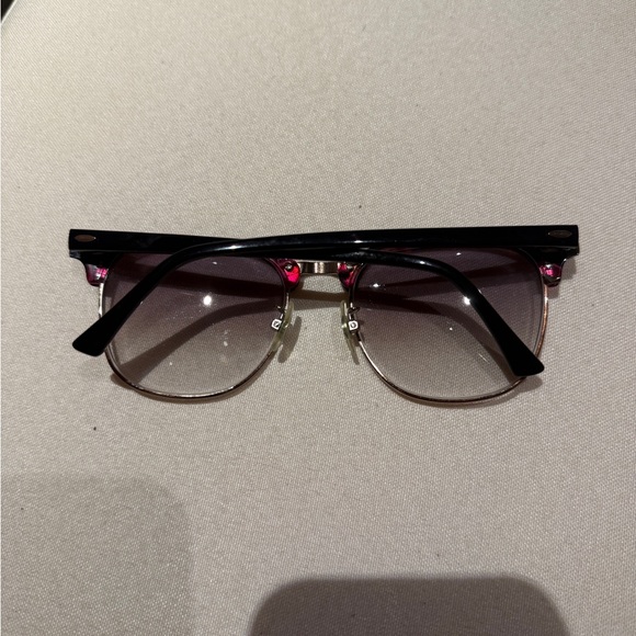 Ray-Ban Clubmaster Sunglasses with Black and Pink Frame - Picture 5 of 9